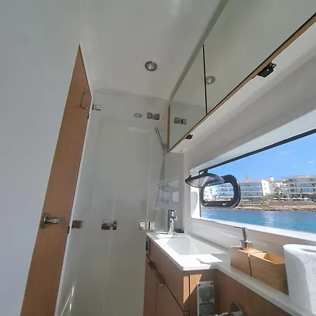 Dortoka Catamaran Bådhotel *