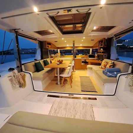 Dortoka Catamaran Hotel na wodzie *