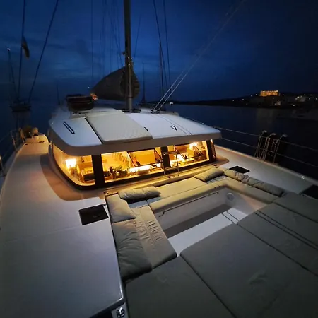Dortoka Catamaran Bådhotel